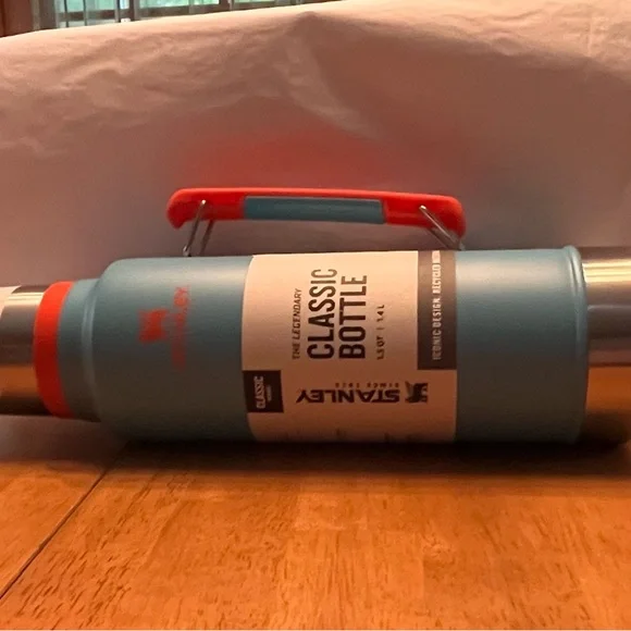 Stanley Blue and Red Thermos - Picture 5 of 5